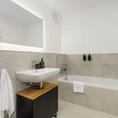 Appartement Luxurioeses 4-zimmer-apt Im Boutique-stil I Top-lage I Familienfreundlich I Balkon I Kueche I Netflix I Kostenloser Parkplatz I 105 M2