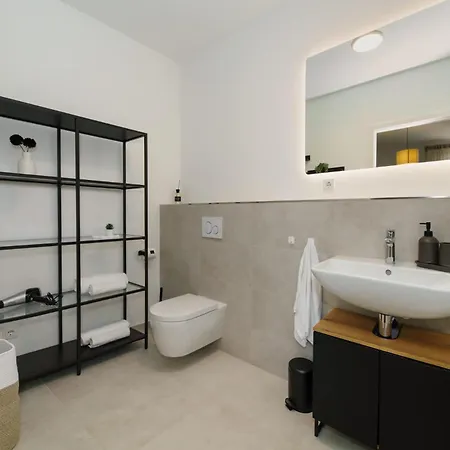 Luxurioeses 4-zimmer-apt Im Boutique-stil I Top-lage I Familienfreundlich I Balkon I Kueche I Netflix I Kostenloser Parkplatz I 105 M2 Appartement Eltville am Rhein