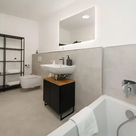Luxurioeses 4-zimmer-apt Im Boutique-stil I Top-lage I Familienfreundlich I Balkon I Kueche I Netflix I Kostenloser Parkplatz I 105 M2 Appartement *
