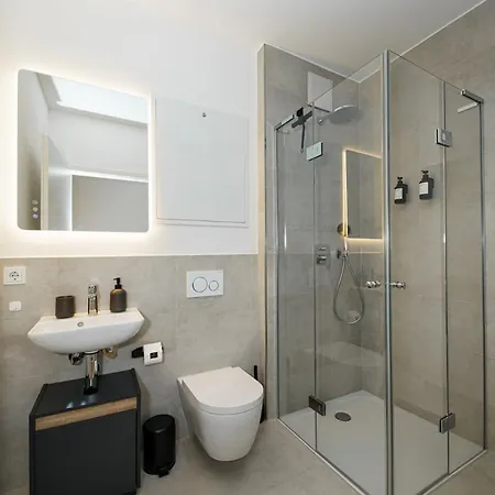 Appartement Luxurioeses 4-zimmer-apt Im Boutique-stil I Top-lage I Familienfreundlich I Balkon I Kueche I Netflix I Kostenloser Parkplatz I 105 M2